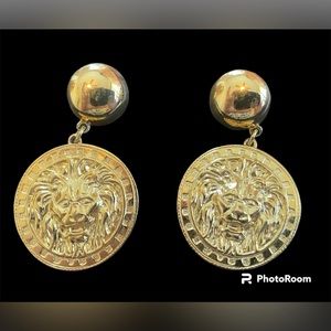 EUC. Women’s Vintage Gold Lion Head Dangle Pierced Earrings. Retro Lion Jewelry